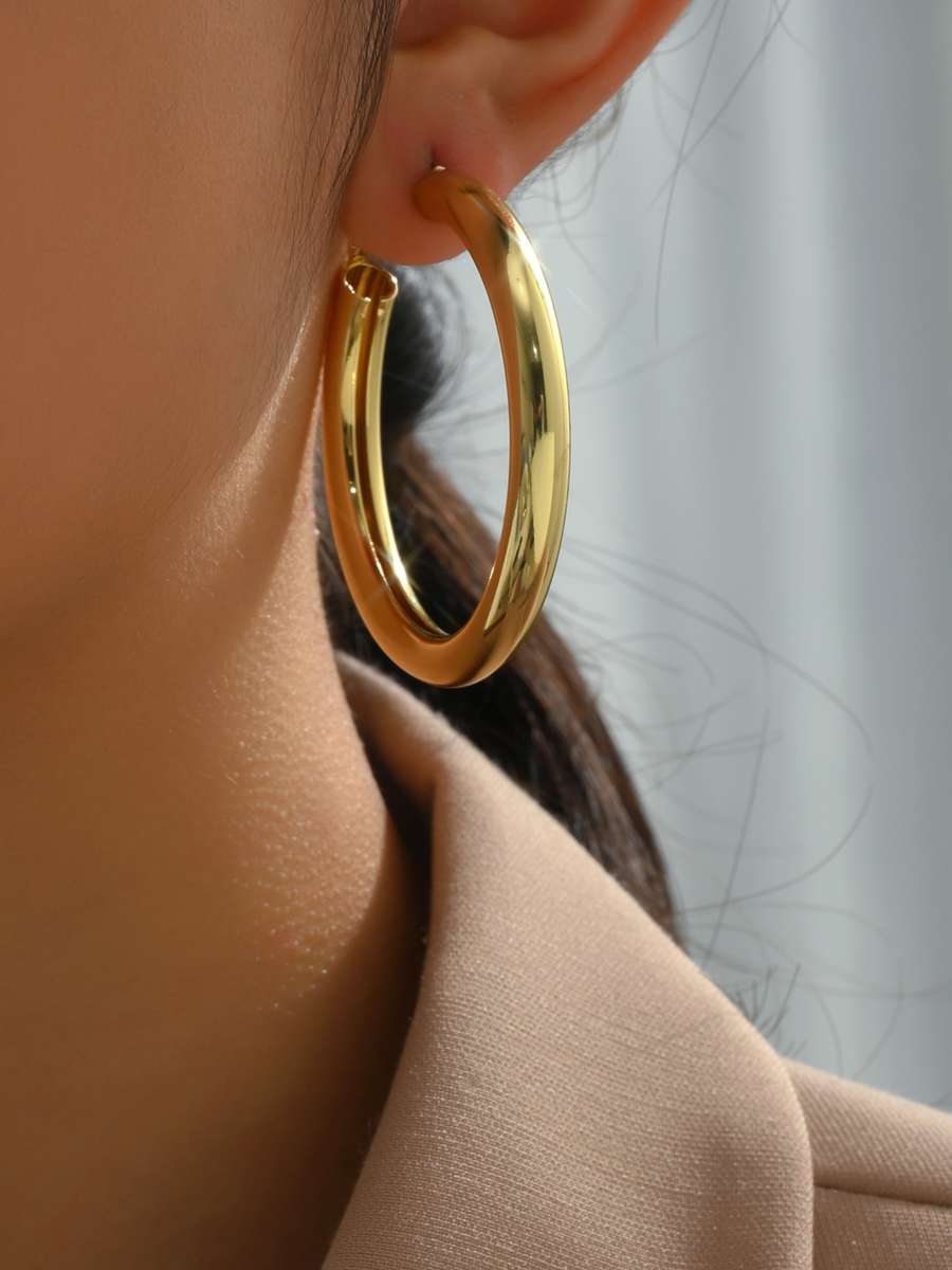 Minimalist Hoop Earrings | Classic Style Commute Round Hoop Earrings | Golden Hoops | Celebrity Inspired Hoops