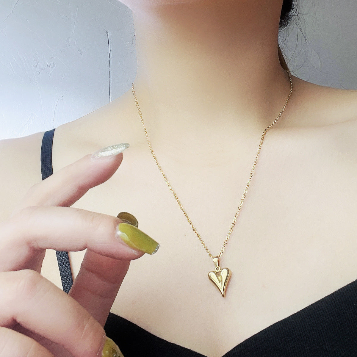 Anti Tarnish Titanium Steel Simple Style Golden Polishing Heart Shape Pendant Necklace