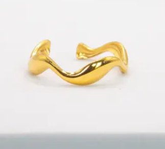 Anti-Tarnish Gold Pleated Titanium Steel Wave Ring | Western Style Ring