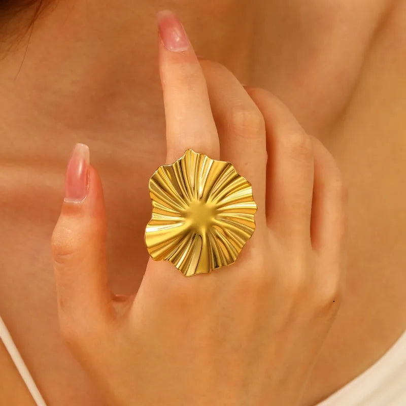 Big Golden Ring - Gingko Leaf Ring 