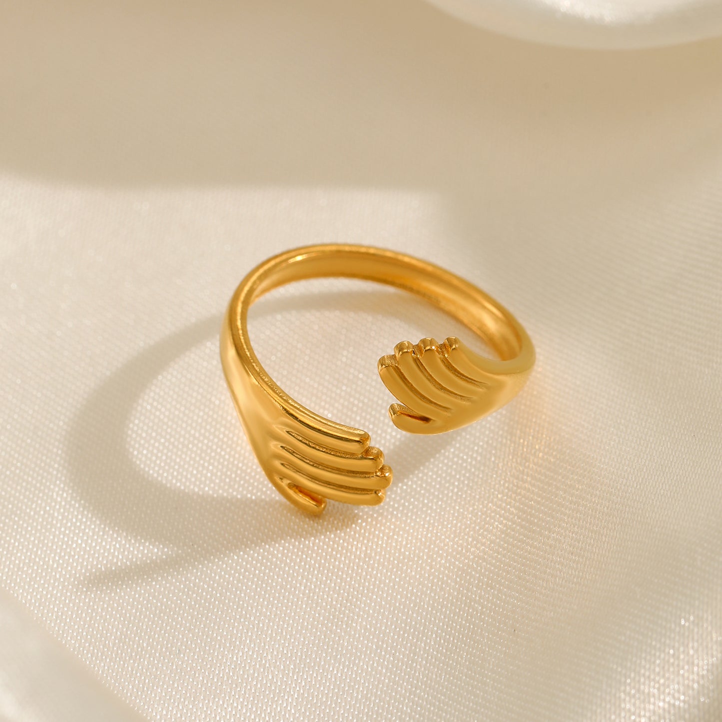 Anti- Tarnish Titanium Steel Hug Ring | 18K Gold Plated Casual Retro Plating Palm Open Rings
