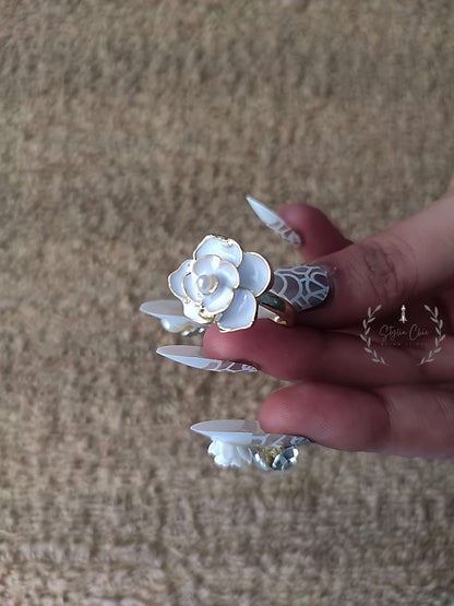 White Flower Ring | Flower Ring Ideas | Aesthetic Ring | White Ring | Gift For Her | Jewellery Gift Ideas